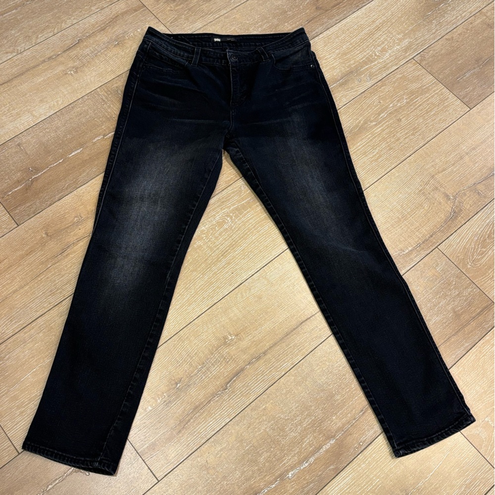 Levi’s Flatters &‎ Flaunts Skinny Leg Jeans - Size 12 (31x32)